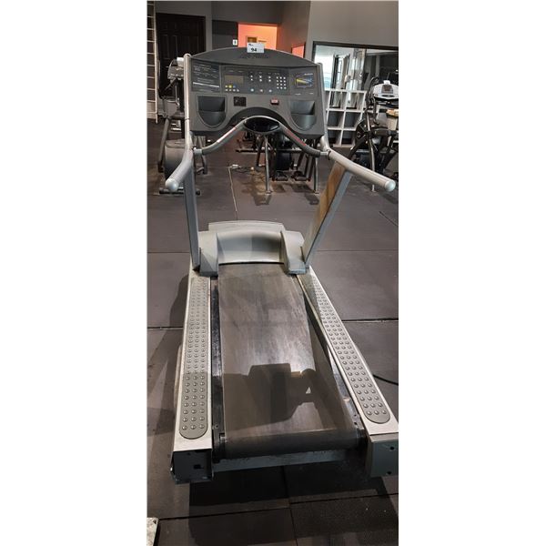 LIFE FITNESS COMMERCIAL TREADMILL