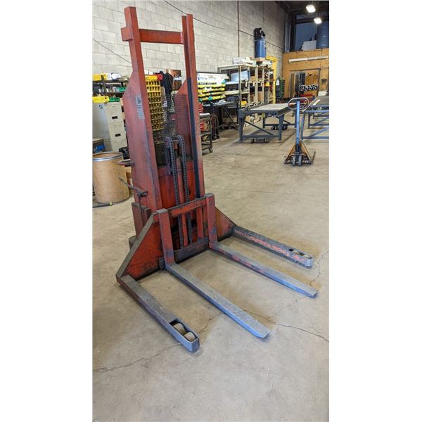 Battery Powered Pallet Stacker