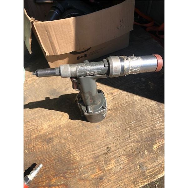 Pop Rivet Gun