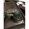 Image 1 : Dynabrade sander