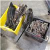 Image 1 : 2 CRATES OF WHEEL CHOCK, SCISSOR JACKS AND TIRE CHAINS