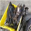 Image 2 : 2 CRATES OF WHEEL CHOCK, SCISSOR JACKS AND TIRE CHAINS
