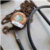 Image 2 : CHAIN HOIST 1 TON AND BARRELL PUMP