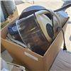 Image 3 : LOT OF 600 NEW PAPER CUPS, KITCHEN APPLIENCES, MICROWAVE PANS, BOOKS AND MUGS