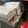 Image 3 : 10 BOXES OF WALL TILE 4 WHITE 5 GREY AND 1 DECORATIVE