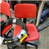Image 2 : 2 ROLLING GAS LIFT CHAIRS WITH 2 GARDEN HOSES AND SPRAYER