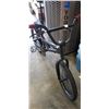 Image 2 : BLACK BMX BIKE