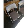 Image 2 : 4 FOLDING CHAIRS AND 2 FOLDING TV TRAYS