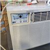 Image 2 : FRIDGIDAIRE 25,000 BTU ENERGY STAR WINDOW AIR CONDITIONER WORKING 230V