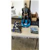 Image 1 : 31" GIANT BATMAN WITH INDEPENDANCE DAY FIGURE AND SIZE 8.5 INLINE SKATES