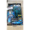 Image 2 : 31" GIANT BATMAN WITH INDEPENDANCE DAY FIGURE AND SIZE 8.5 INLINE SKATES
