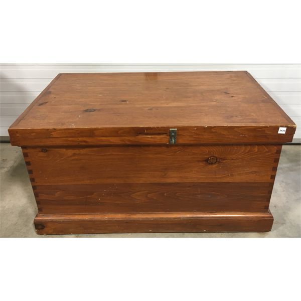 LARGE WOODEN BLANKET BOX - APPROX 21 x 25 x 41in