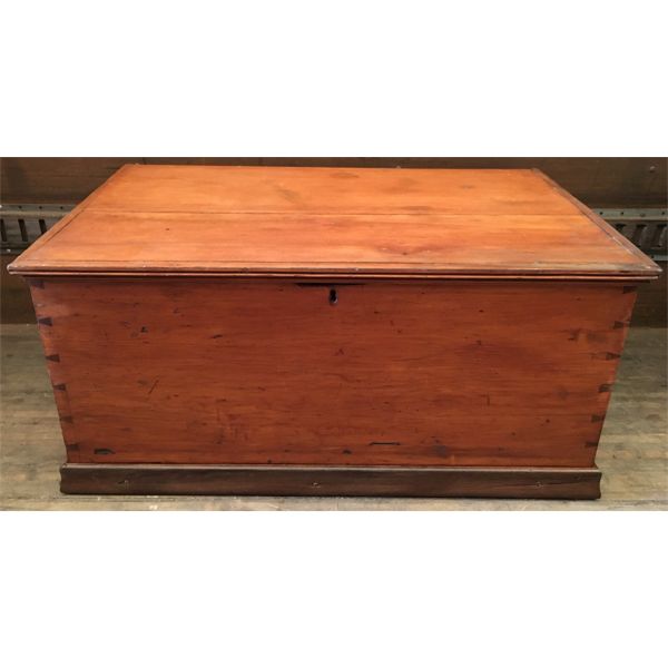 LARGE WOODEN BLANKET BOX - 17.5 x 23 x 27in