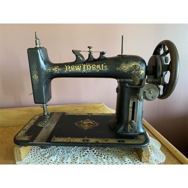 NEW IDEAL ANTIQUE SEWING MACHINE - DECORITIVE PIECE