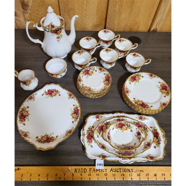 ROYAL ALBERT BONE CHINA - 26pc