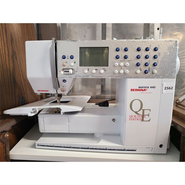 BERNINA SEWING MACHINE - AURORA 440 MODEL - QUILTERS EDITION