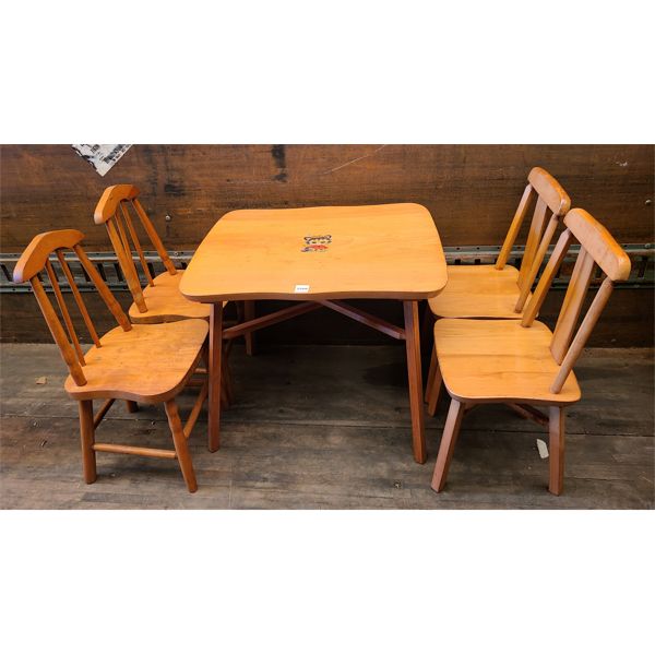 SET OF KIDS TABLE AND 4 CHAIRS - 21 x 17 x 18 in