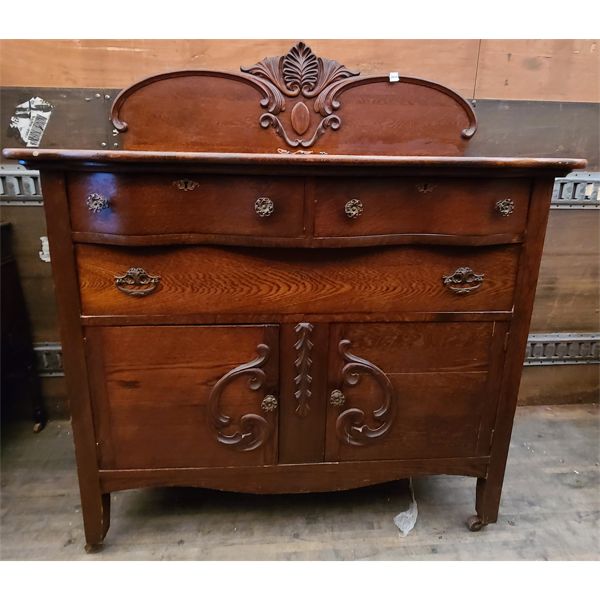 DRESSER W/ ORNATE CARVED DETAILS - 21 x 47 x 52in