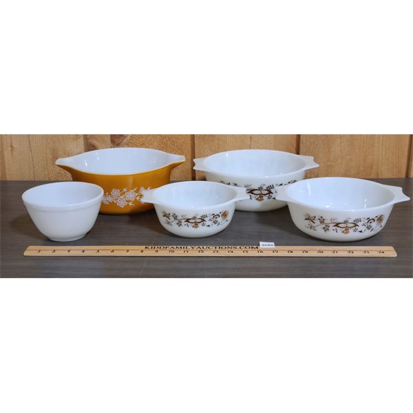 LOT OF 5 ASSORTED PYREX DISHES - LARGEST 9in