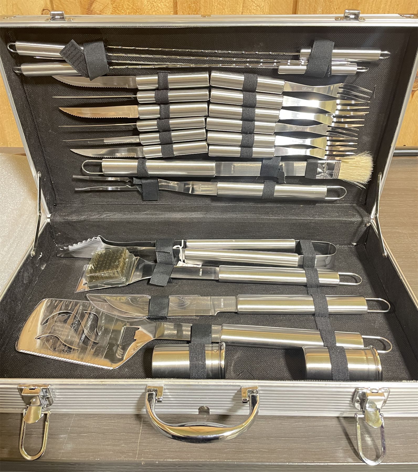 STAINLESS STEEL BBQ UTENSIL SET W/ CARRYING CASE