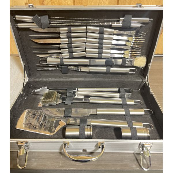 STAINLESS STEEL BBQ UTENSIL SET W/ CARRYING CASE