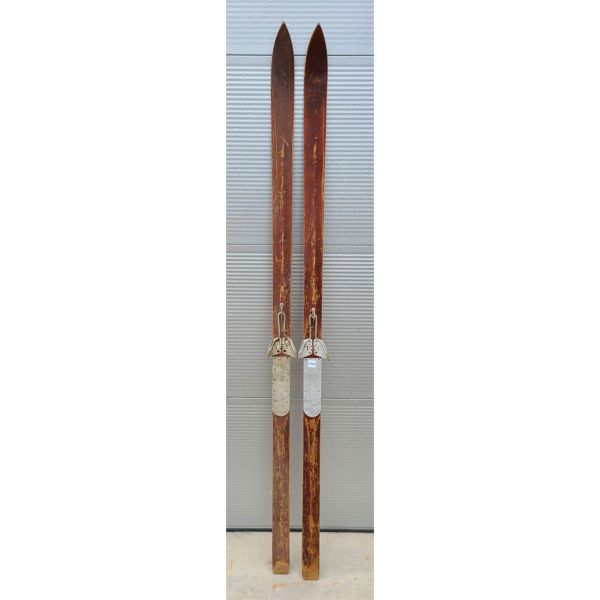 PAIR OF WOODEN SKIS - 76in 