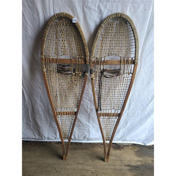 PAIR OF VINTAGE SNOWSHOES - 46in