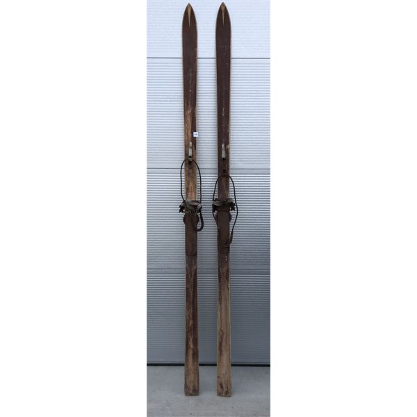 WOODEN SKI SET