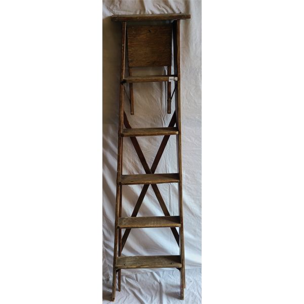 VINTAGE 6ft WOODEN STEP LADDER