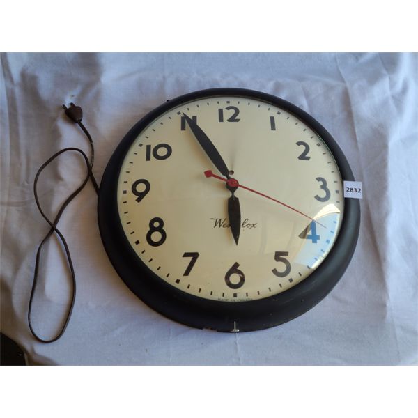 WESTCLOX GLASS FACE WALL CLOCK - 15in DIA