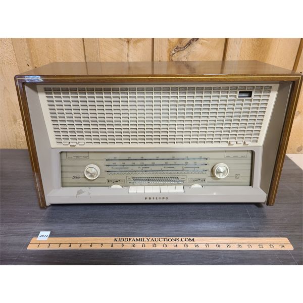 VINTAGE PHILIPS TABLETOP RADIO - B6X82A- 1959 