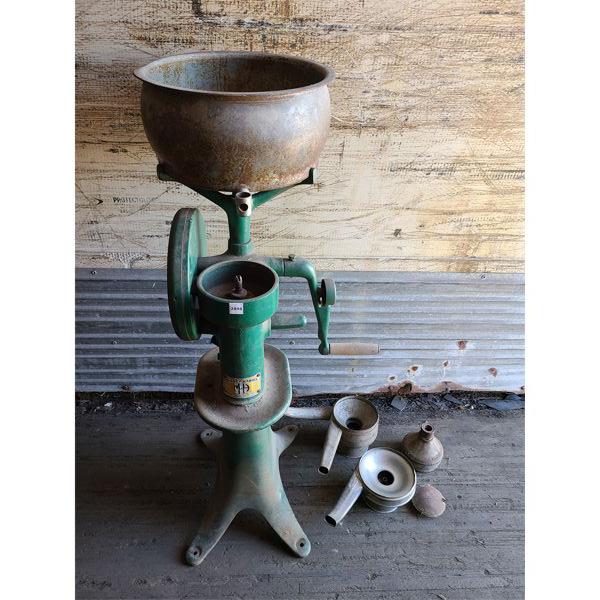 MASSEY HARRIS NO 9 ANTIQUE CREAM SEPARATOR