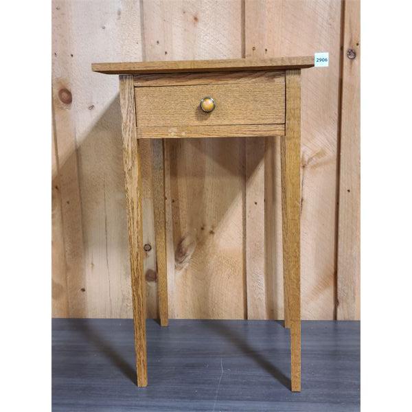 OAK SIDE TABLE W/ DRAWER - 16 x 18 x 28 in