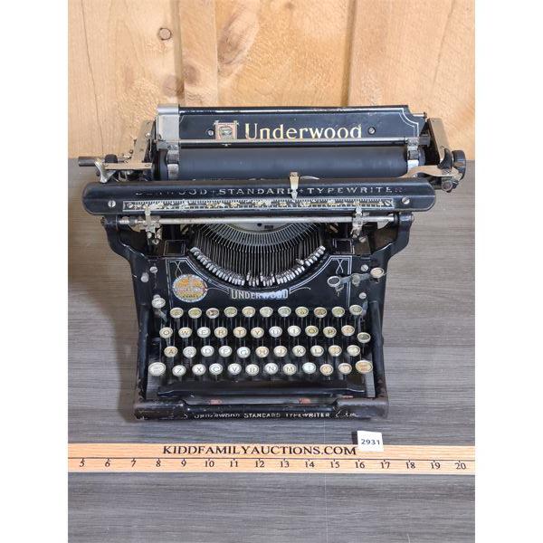 ANTIQUE UNDERWOOD TYPEWRITER