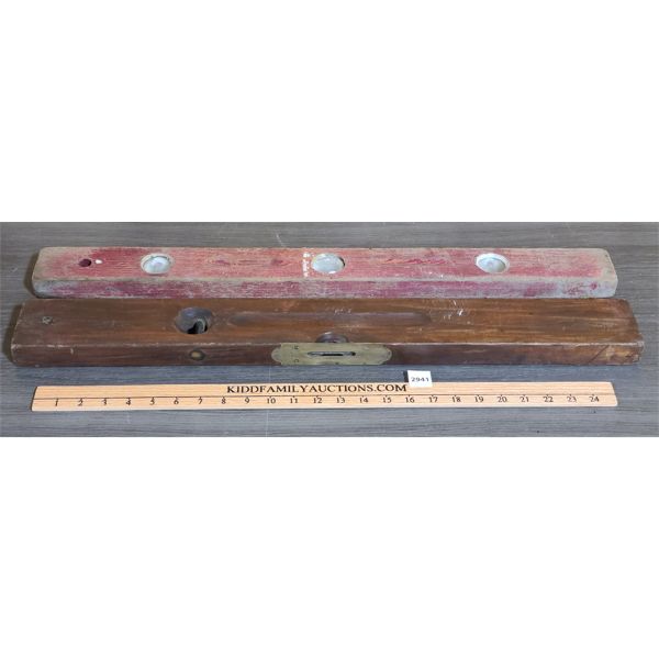 LOT OF 2 - VINTAGE LEVELS - STANLEY AND OTHER