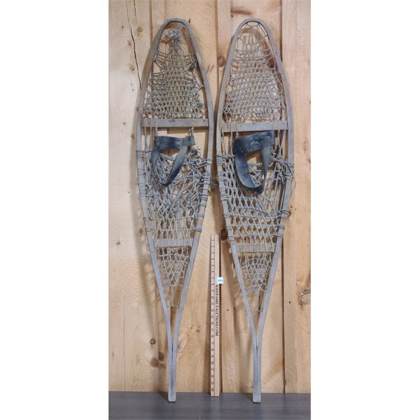 PAIR OF 59in SNOWSHOES