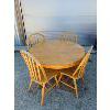 Image 1 : OAK 42in DIA DINING TABLE W/ CHAIRS
