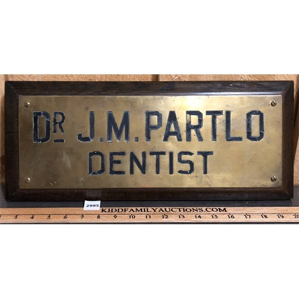 HEAVY BRASS DENTIST SIGN - 8 x 19in