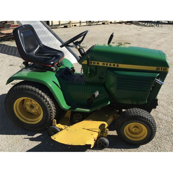 JOHN DEERE 212 RIDING LAWN MOWER