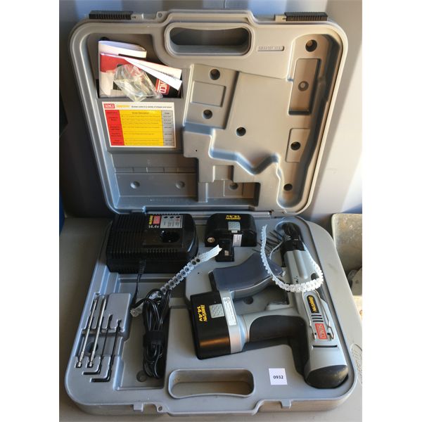 SENCO DURASPIN CORDLESS NAILER W/ CASE