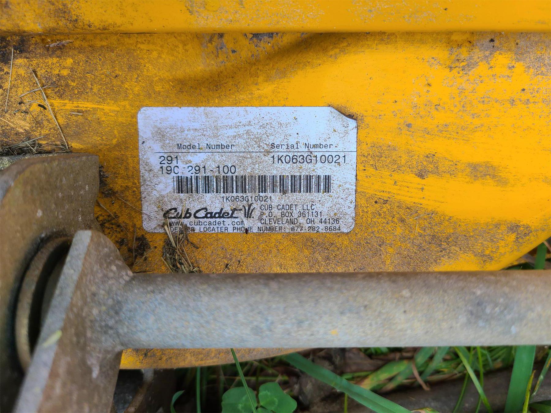 CUB CADET GT3235 RIDING LAWMOWER W/ SNOW BLOWER