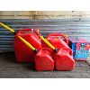 Image 1 : LOT OF 5 - JERRY CANS AND SHOP TOWELS 