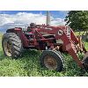 Image 3 : INT 574 TRACTOR W/ 1550 LOADER. RUNNING CONDITION.