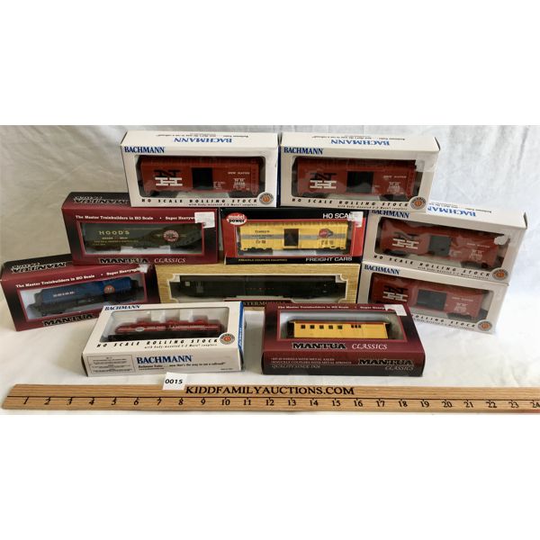 LOT OF 10 - HO TRAIN CARS - NEW
