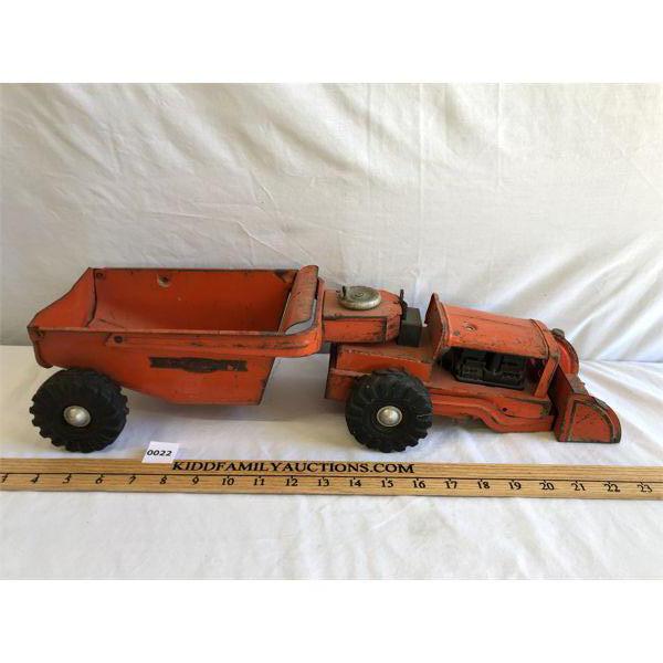 WYANDOTTE PRESSED STEEL FRONT END LOADER W/ TRAILER