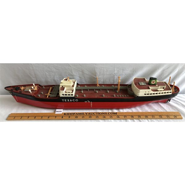 WEN-MAC TEXACO PLASTIC MODEL BOAT - 26.5in