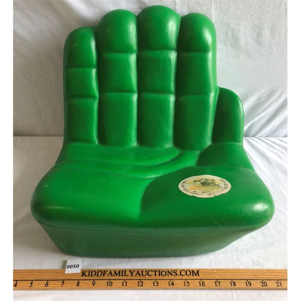 VINTAGE CHILDS PLASTIC HULK CHAIR - 12 x 13 x 15.5in
