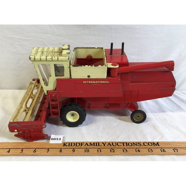 ERTL DIECAST INTERNATIONAL COMBINE - 14in LONG