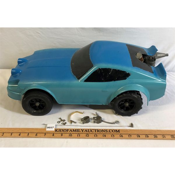 VINTAGE NITRO KYOSHO ASSAULT RC CAR - 7 x 10 x 21in