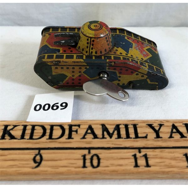 VINTAGE TIN WIND-UP TANK W/ SPARKING ACTION (WORKING)